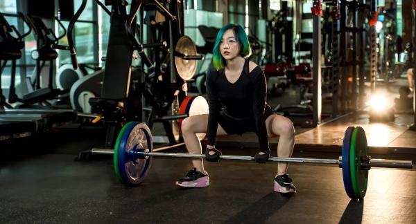 Как правильно и безопасно выполнять становую тягу сумо? 